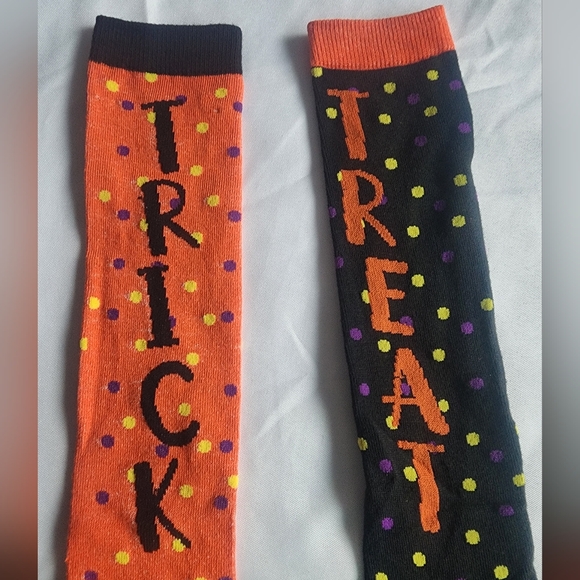 🔥SPOOKY "TRICK OR TREAT" SOCKS🔥 - Picture 4 of 4